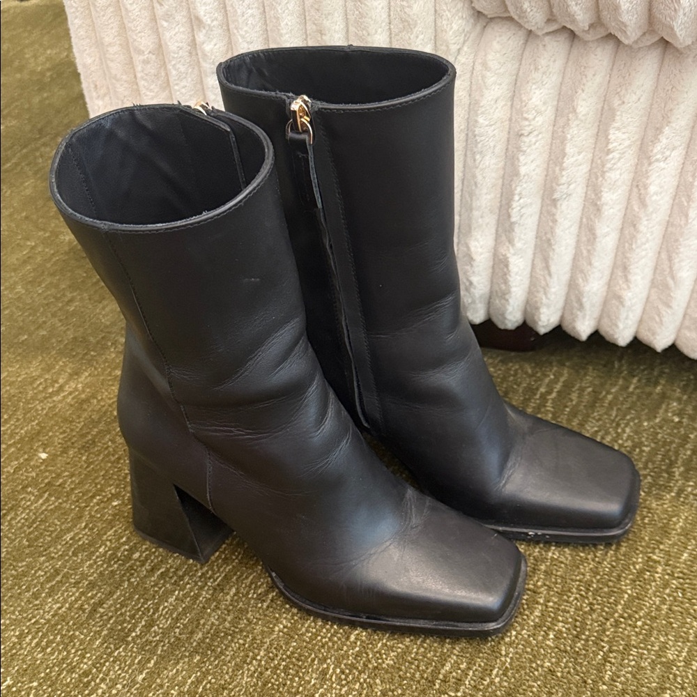 Elegant Black Heeled Boots